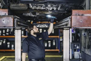 Mr Tyre mechanic car inspection