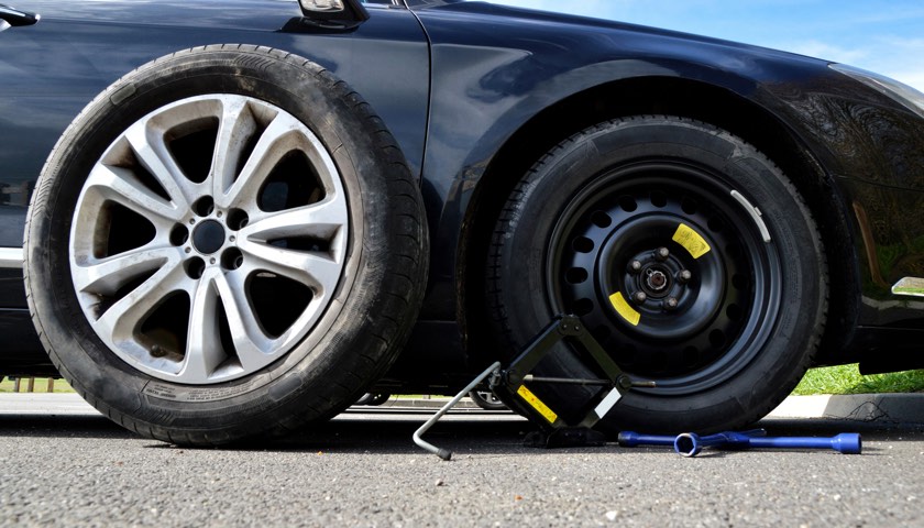 Tyre change with spare tyre